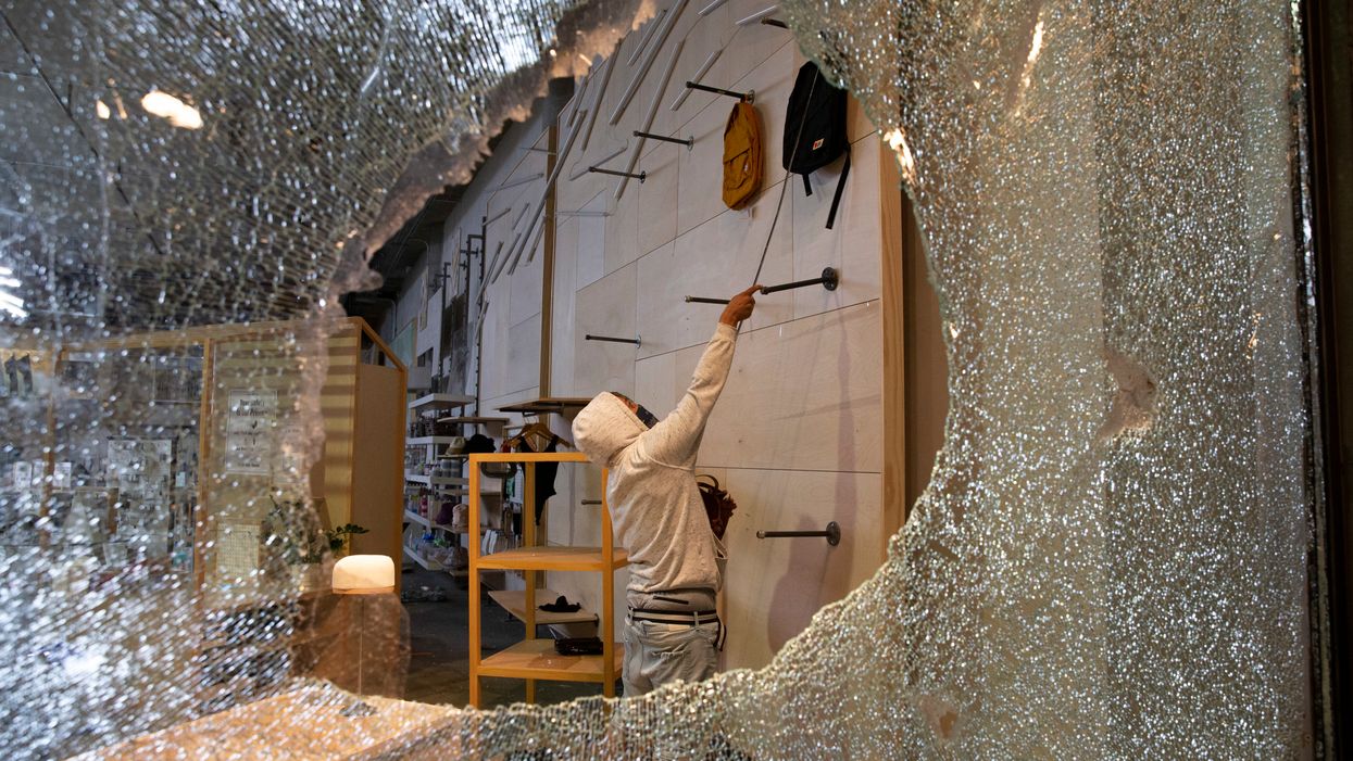 Seattle city council ties cops' hands; police chief tells businesses they're on their own against rioters