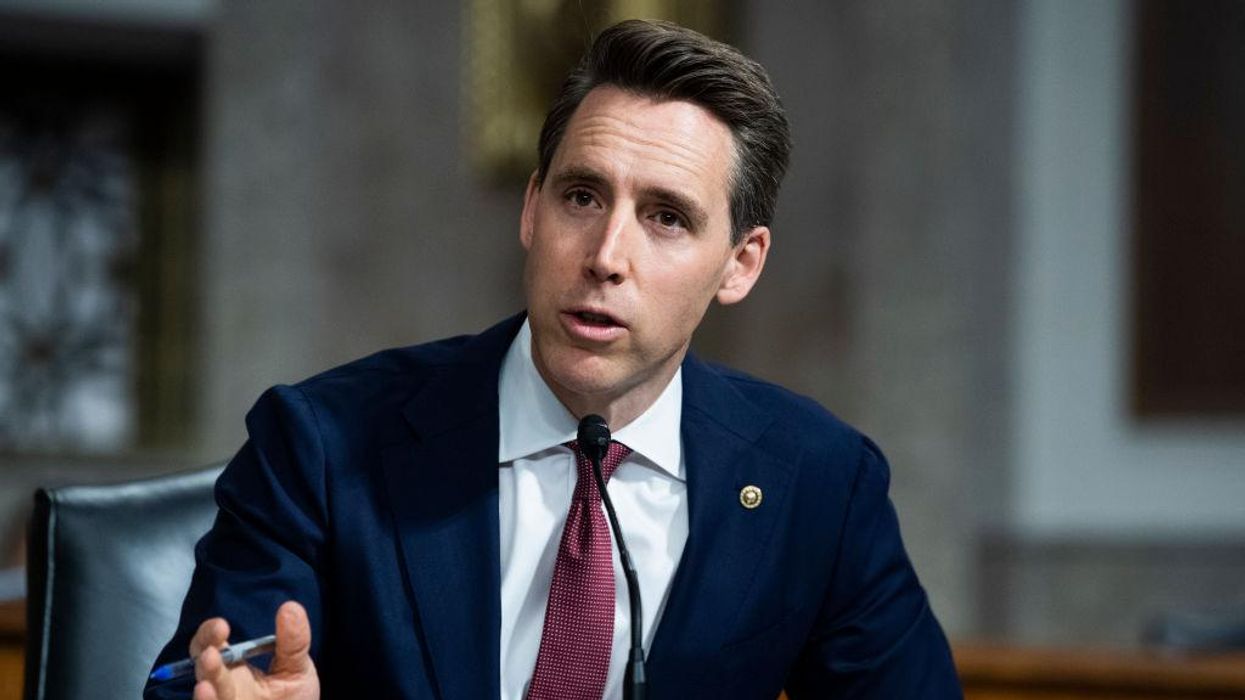 Sen. Hawley seeks to combat critical race theory, foster patriotism with the 'Love America Act of 2021'