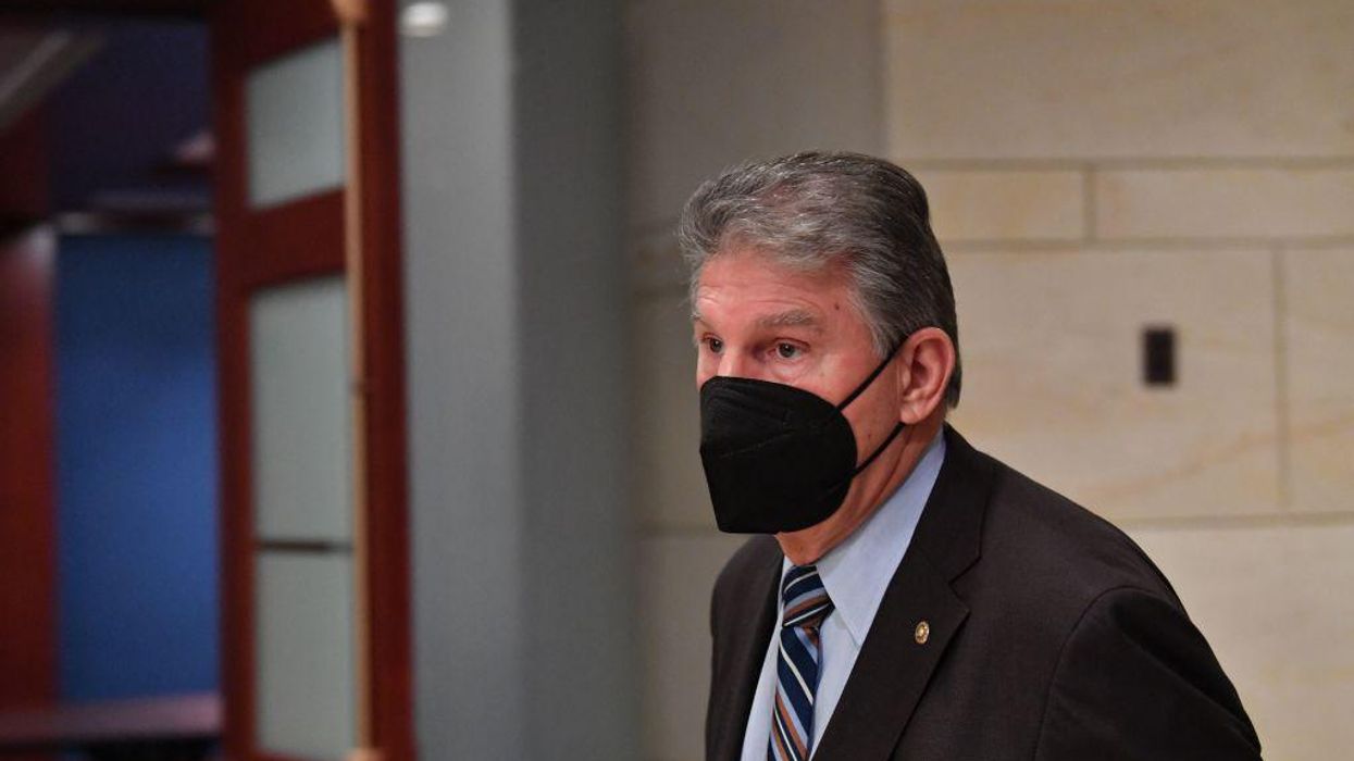 Sen. Joe Manchin knocks 'hypocritical,' 'senseless' Biden for continuing to buy up Russian oil while they invade Ukraine