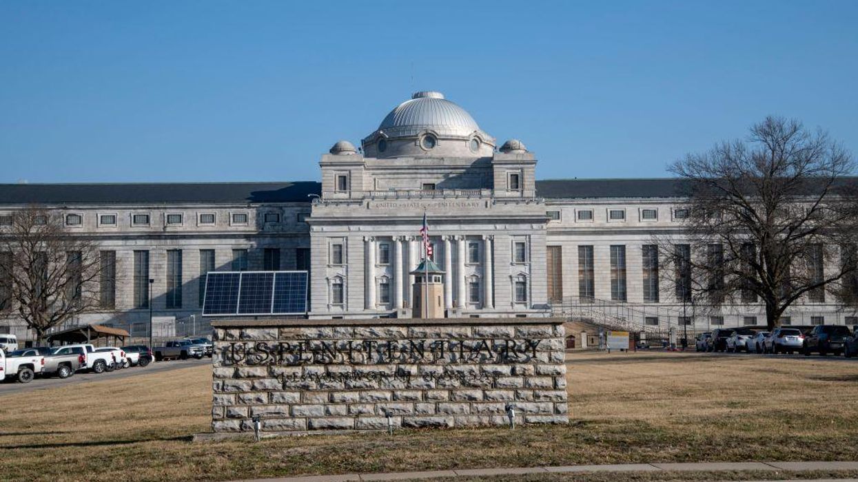 Senators introduce bipartisan bill to overhaul federal prison system