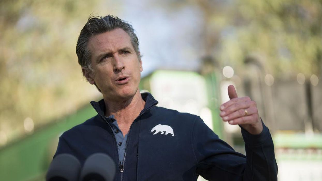 Serial hypocrite Gavin Newsom pictured without mask at NFC Championship game