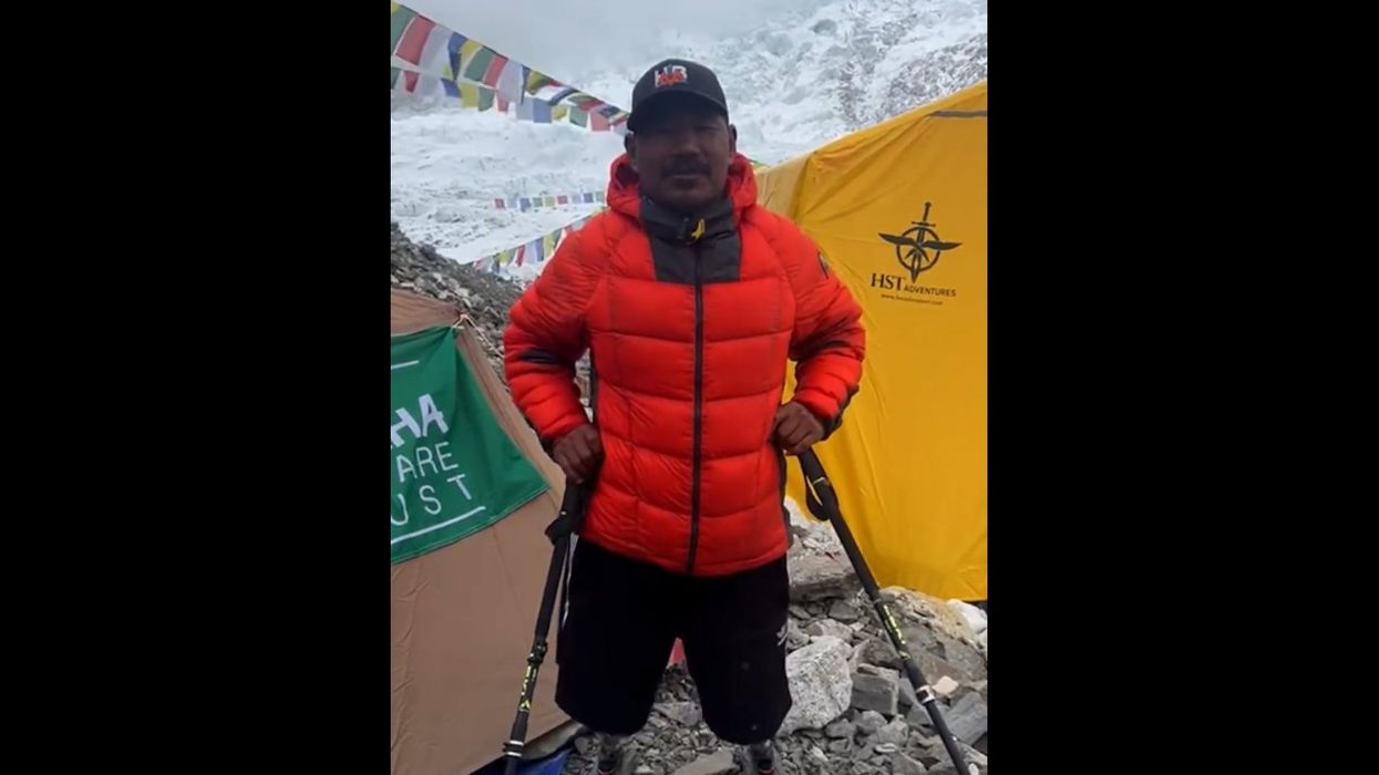 Soldier who lost his legs in Afghanistan climbs Everest: 'Just had to carry on'
