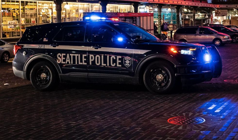 Stabbing victim fights back‚ overpowers his attacker until police arrive and arrest suspect