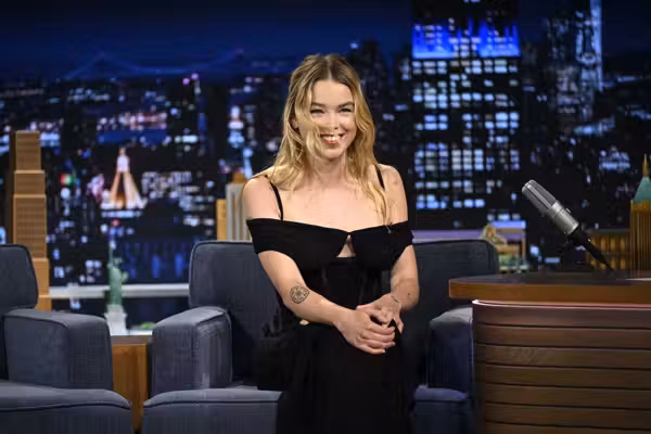 'Supergirl' star expects backlash because fans have 'weird ownership of women's bodies' — the responses are hilarious