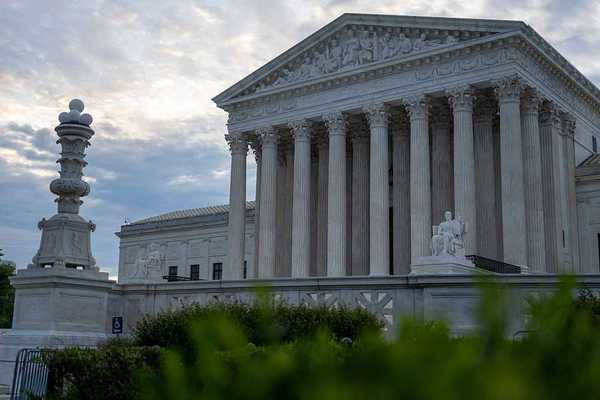 Supreme Court backs border officials in green-card dispute