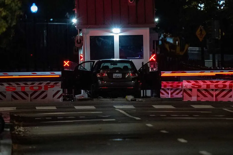 Suspect arrested after crashing vehicle into barricade near White House