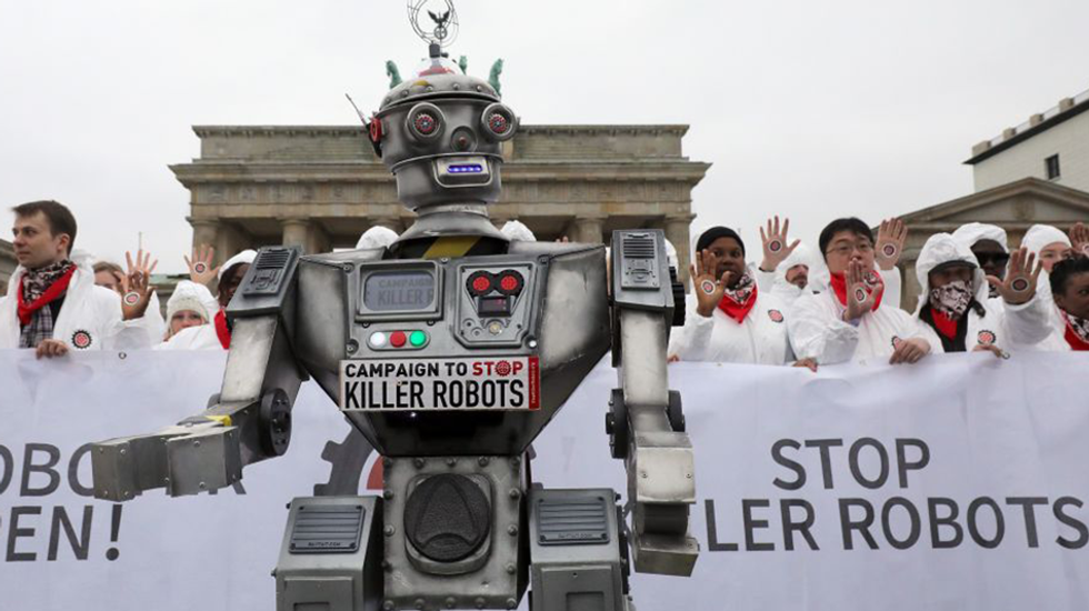 'Swarms of killer robots': Former Biden official says US military is afraid of using AI