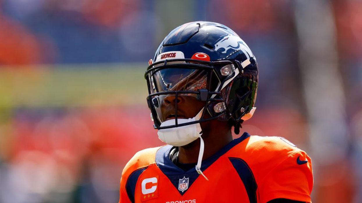 Teammate shares inspiring story about NFL QB who waited on him after the game so the two could pray together: 'He didn’t know, I never told him, but I needed that prayer.'