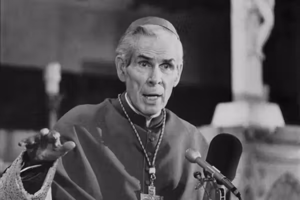 Tens of thousands attend beatification of anti-communist TV star priest Fulton Sheen