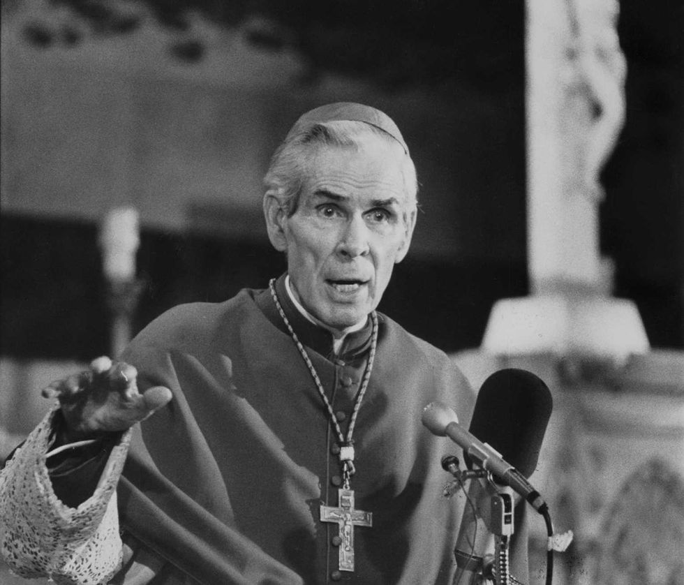 Tens of thousands attend beatification of anti-communist TV star priest Fulton Sheen