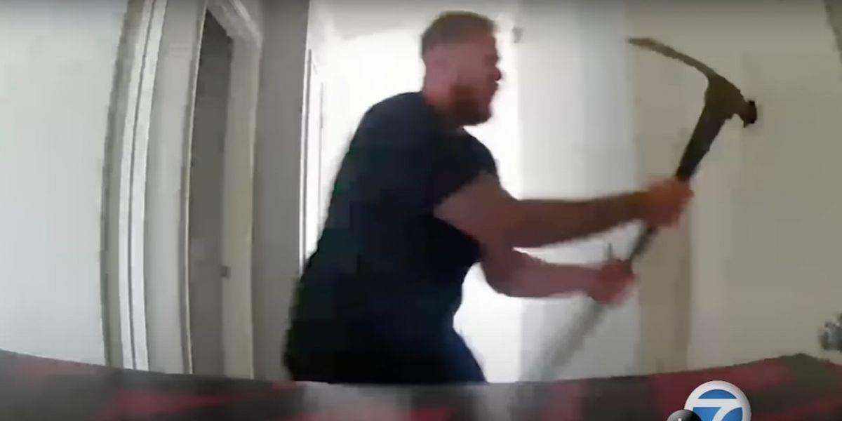 Terrifyingly similar to horror movie 'The Shining,' man caught on video ...