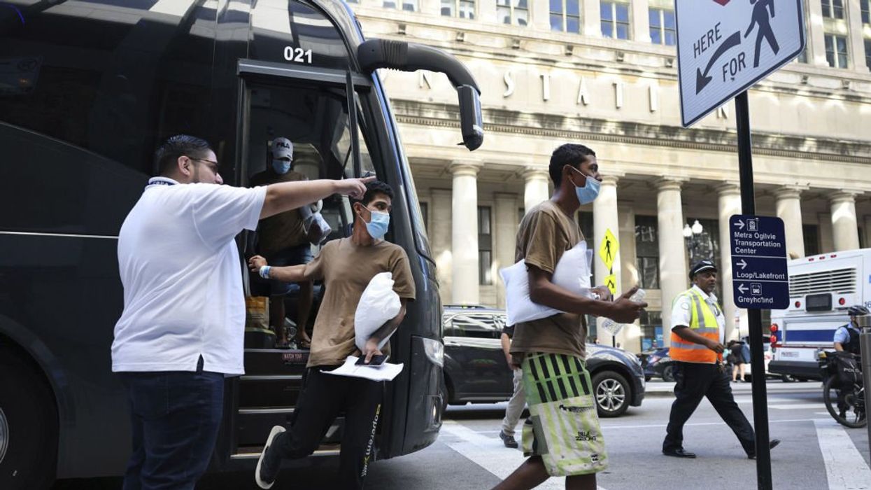 Texas bus company sues Chicago over migrant drop-off rules, accuses 'sanctuary' city of 'turning its back' on asylum-seekers
