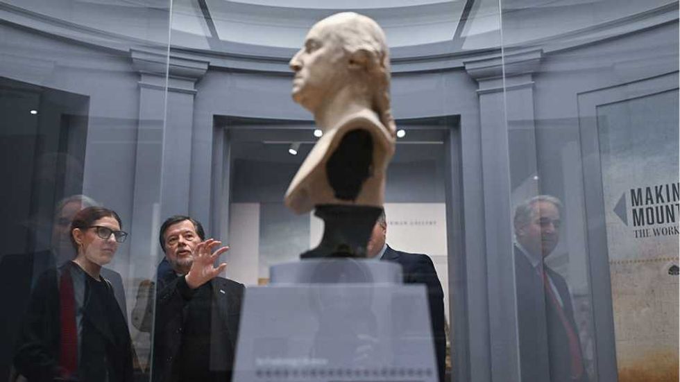 'The American Revolution' keeps founders at arm's length