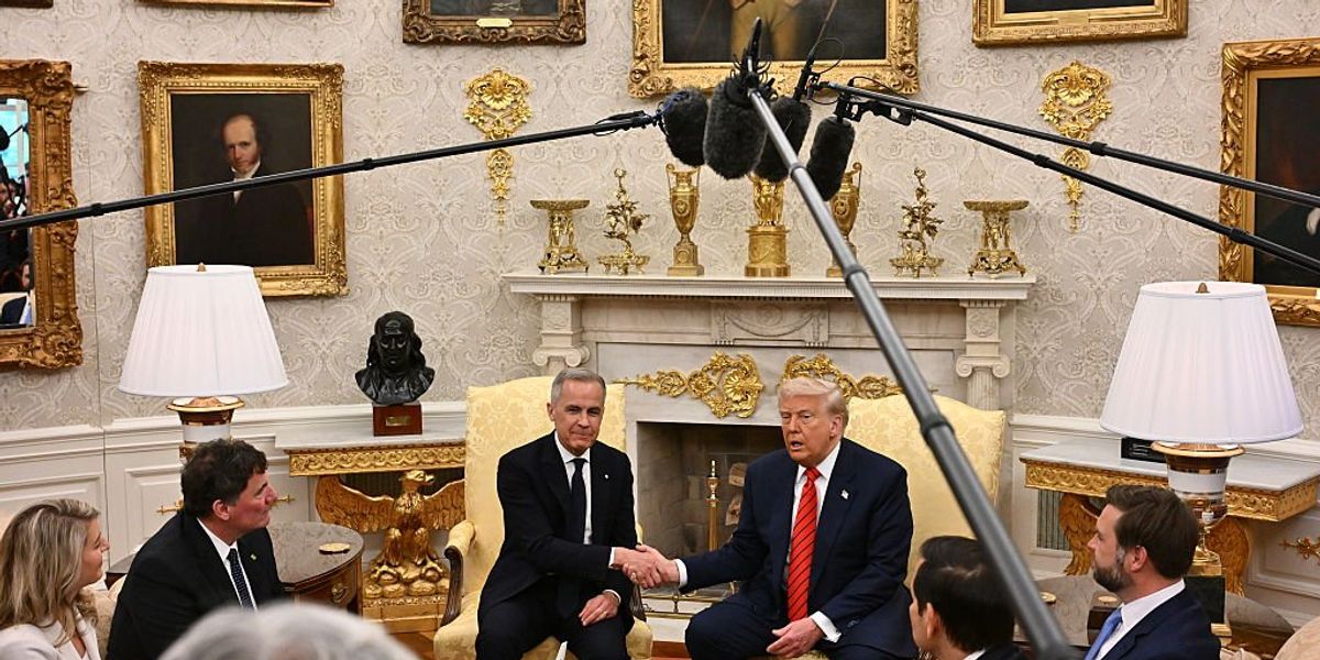 The Apprentice: Carney plays nice during first White House visit The Apprentice: Carney plays nice during first White House visit