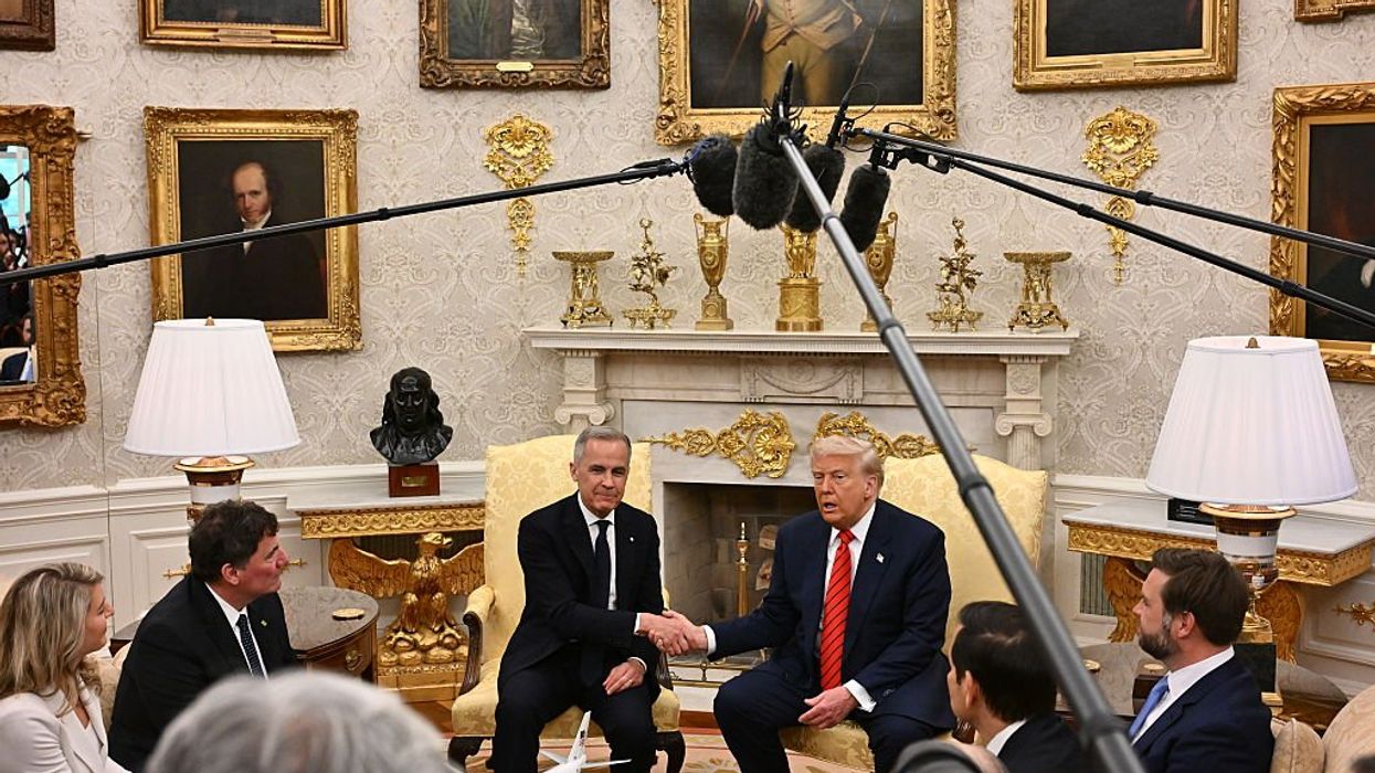 The Apprentice: Carney plays nice during first White House visit