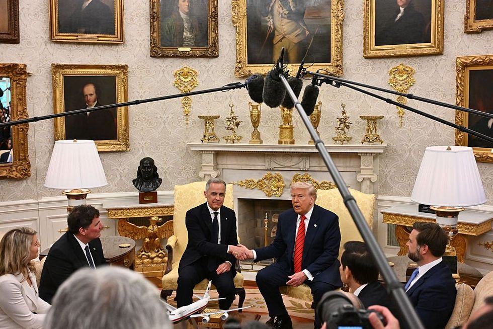 The Apprentice: Carney plays nice during first White House visit