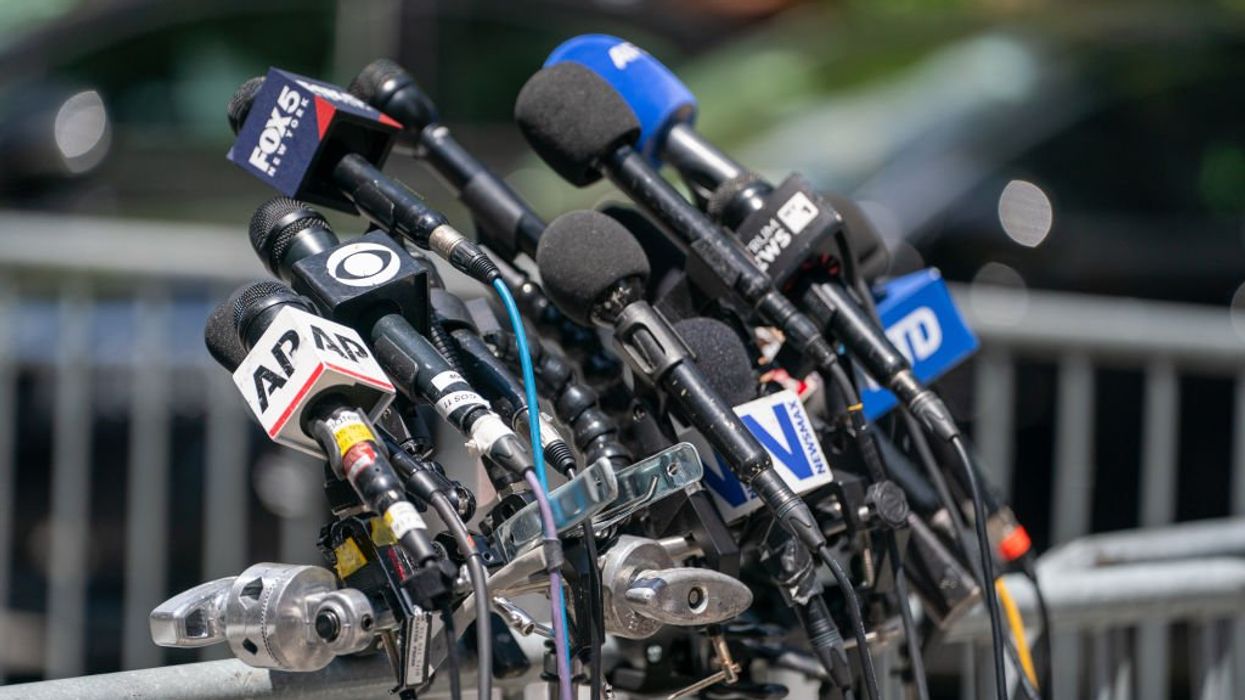The fall of the corporate press: A Thanksgiving reflection on the new media era
