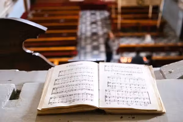 The oldest cure for doomscrolling in one lyric