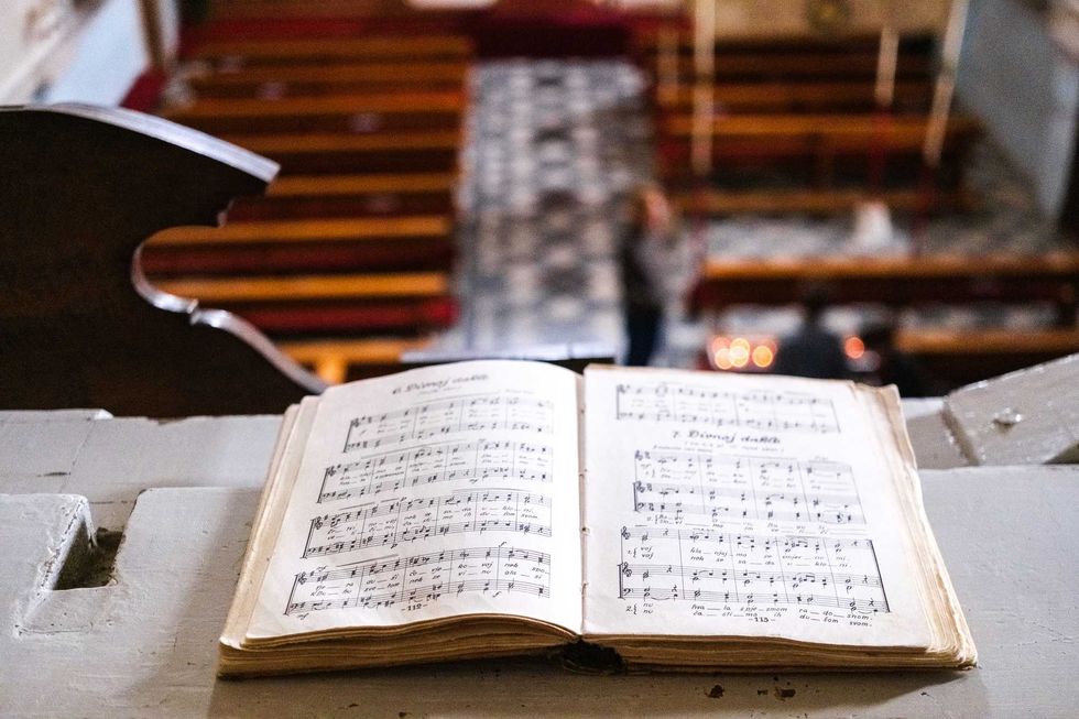 The oldest cure for doomscrolling in one lyric