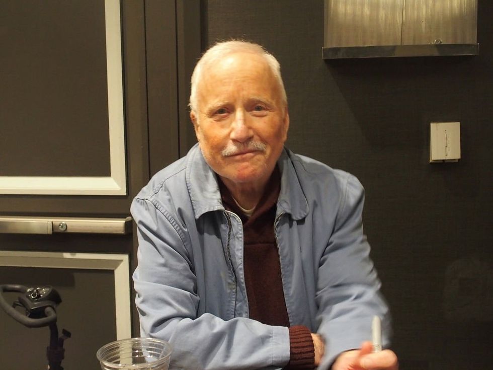 Theater apologizes after Richard Dreyfuss takes stage in a dress and allegedly mocks transgenderism at 'Jaws' screening
