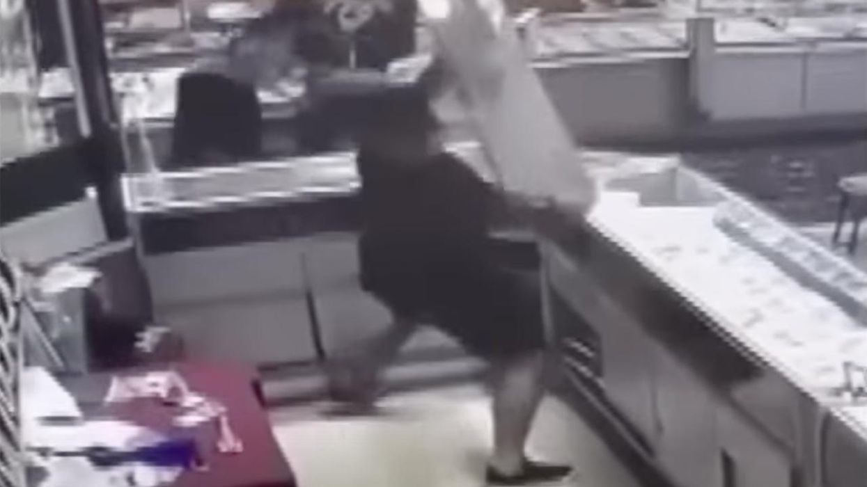 'They're just sick of it': 6 smash-and-grab crooks hit jewelry center, but tenants — some of whom 'feed three families' — fight back to defend livelihoods