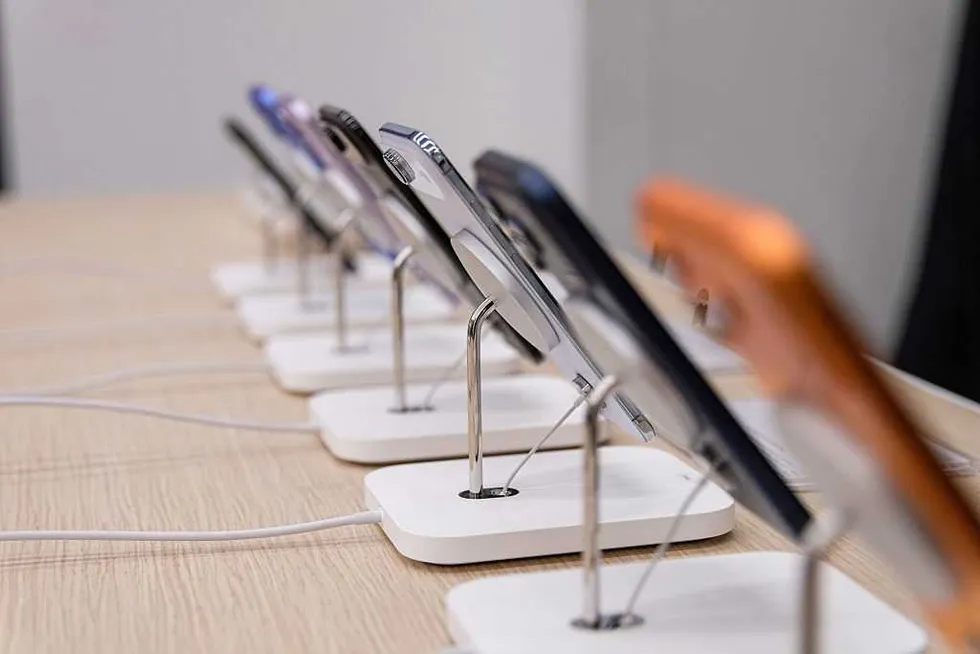 Thin is NOT in: Why nobody is buying the new Apple and Samsung phones