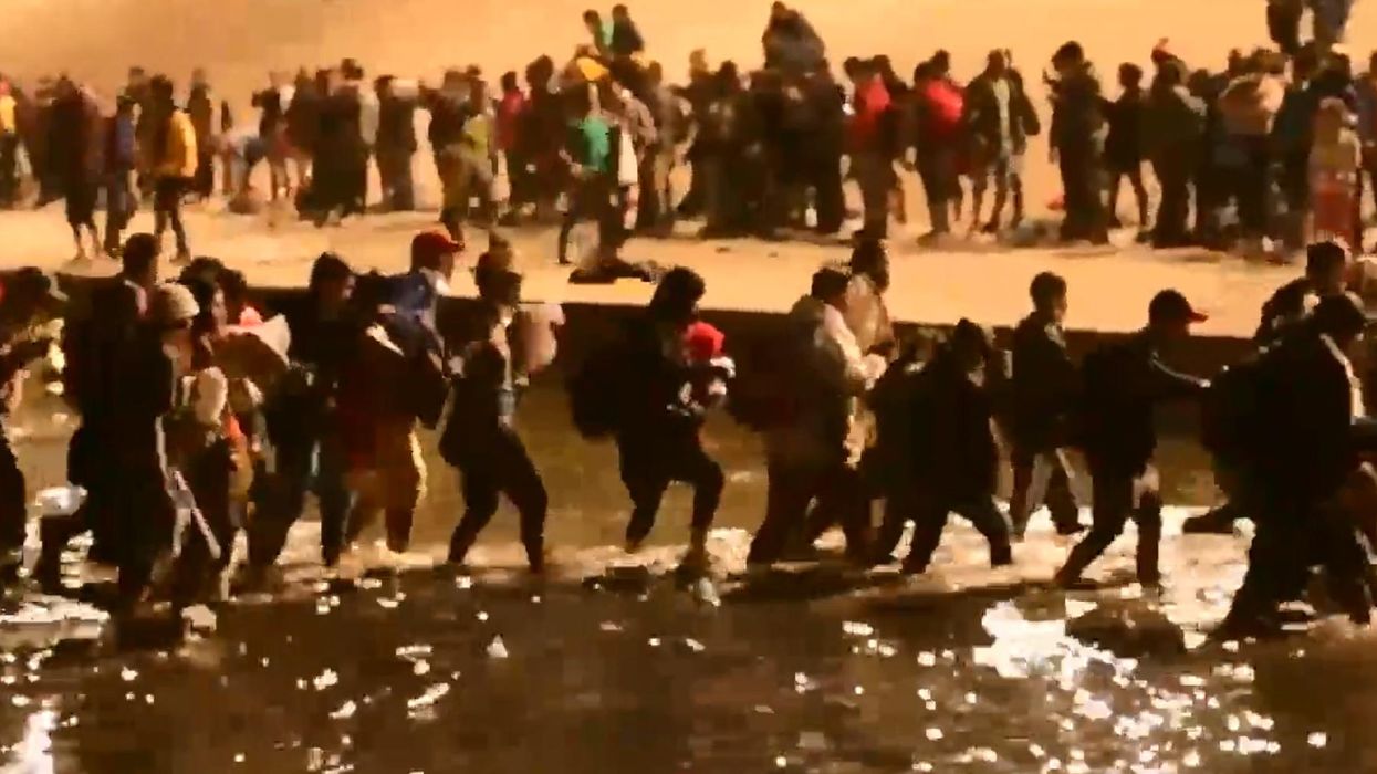 Thousands of illegal aliens storm El Paso in 'one of the largest mass crossings ever'