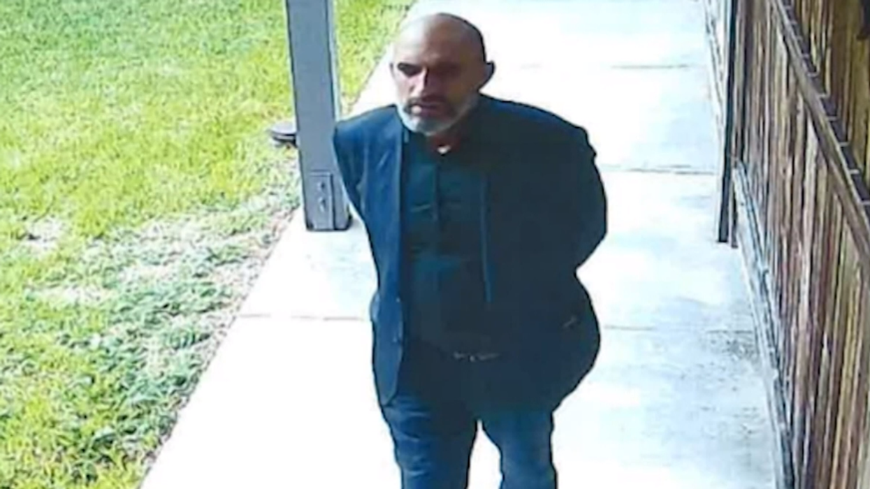 Traveling fake priest reportedly steals $500 after pretending to lose his keys to sneak into Houston church