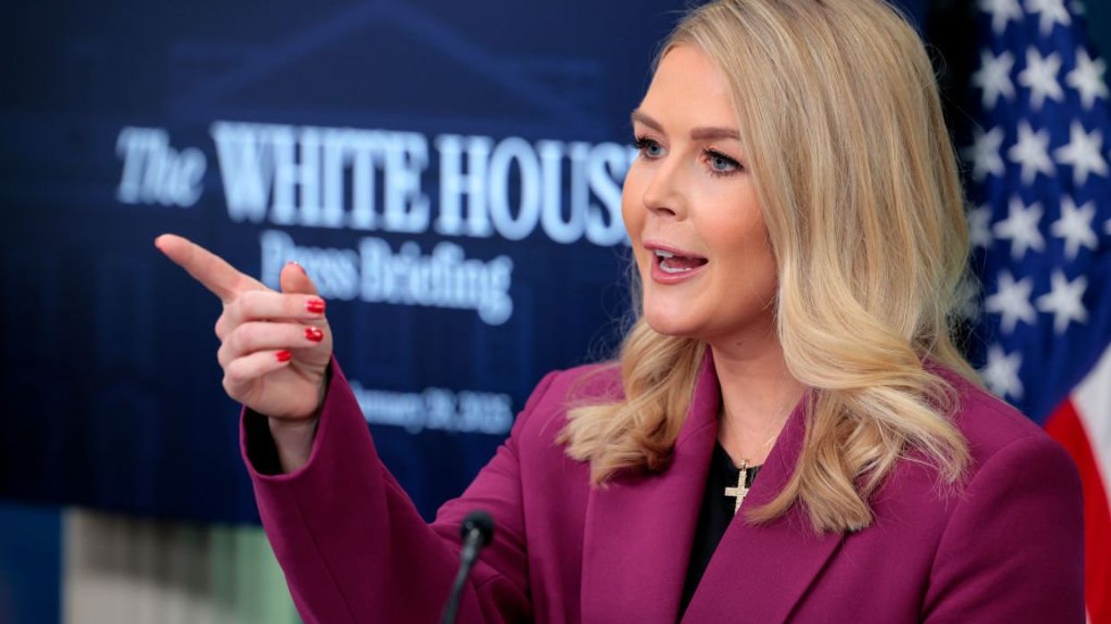 Trump admin flooded with 7,400 ‘new media’ applications for press room