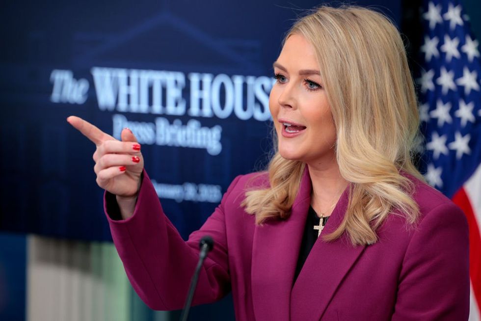 Trump admin flooded with 7,400 ‘new media’ applications for press room