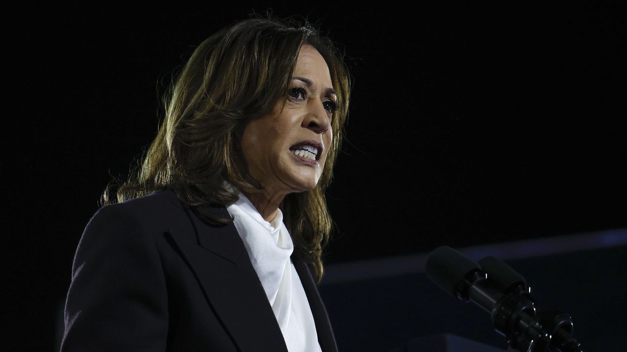 Trump focuses on top issues, Harris makes SNL appearance