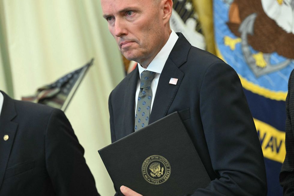 Trump-hating Republican governors conspire with Democrats to smuggle in even more migrants