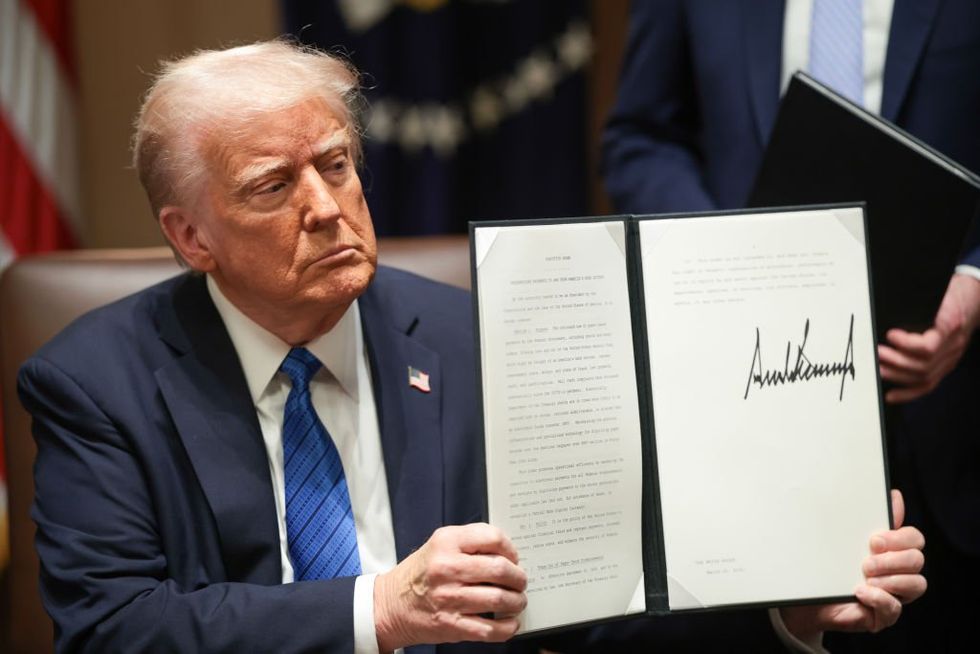 Trump orders proof of citizenship to vote, threatens noncompliant states