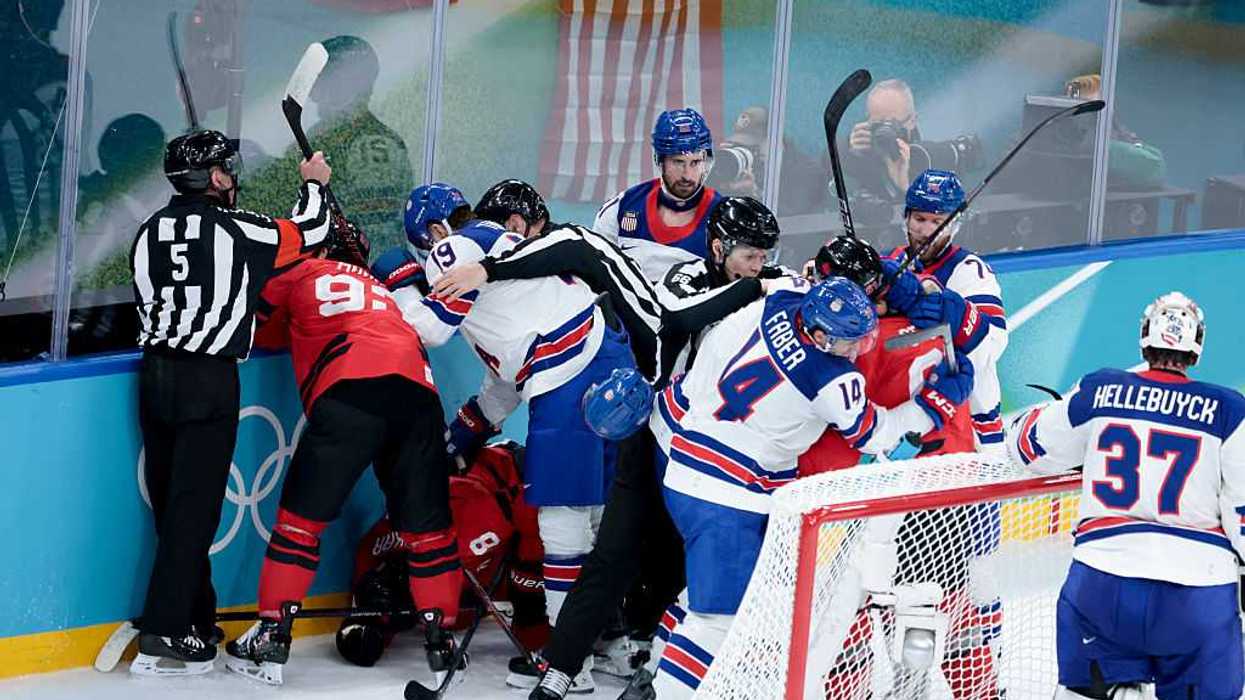 Trump personally congratulates Olympic men's hockey team, tells them he would be 'impeached' if he doesn't do THIS