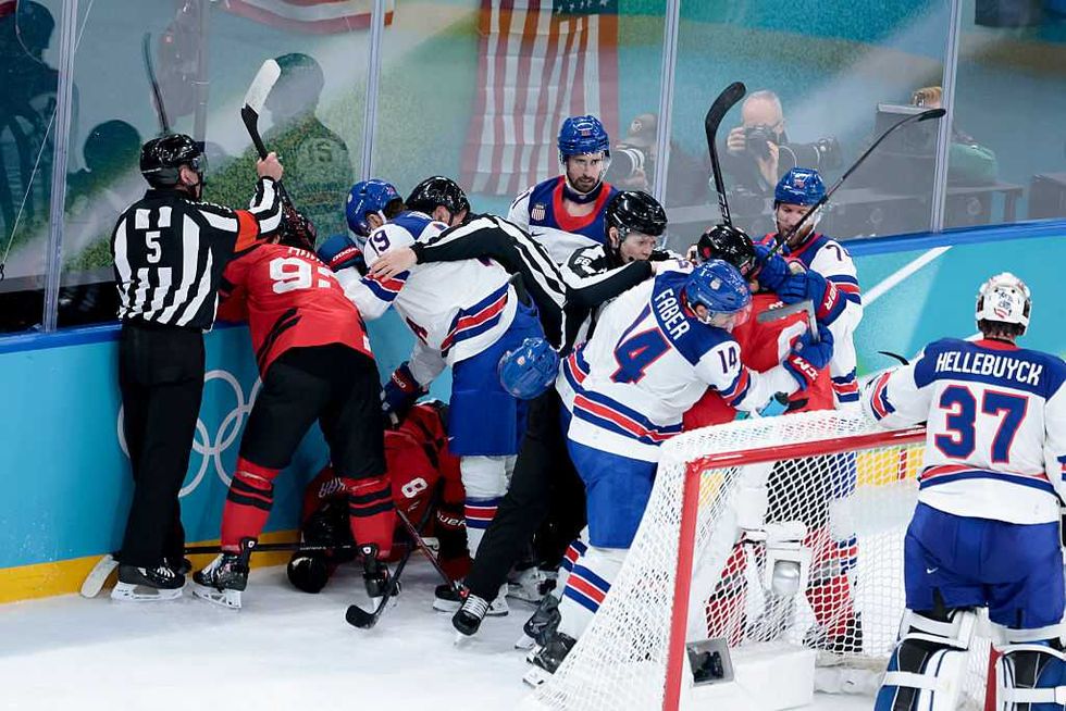 Trump personally congratulates Olympic men's hockey team, tells them he would be 'impeached' if he doesn't do THIS