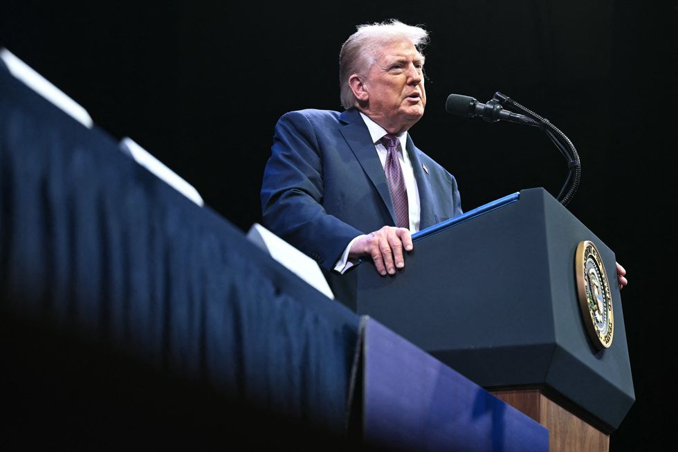 Trump to combat anti-Christian bias, bolster prayer in public schools