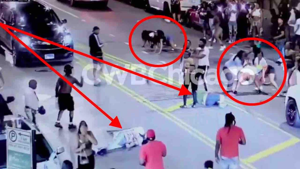 Two males knocked out cold by same thug on busy Chicago street — and at least 5 females seem to respond by twerking in front of traffic