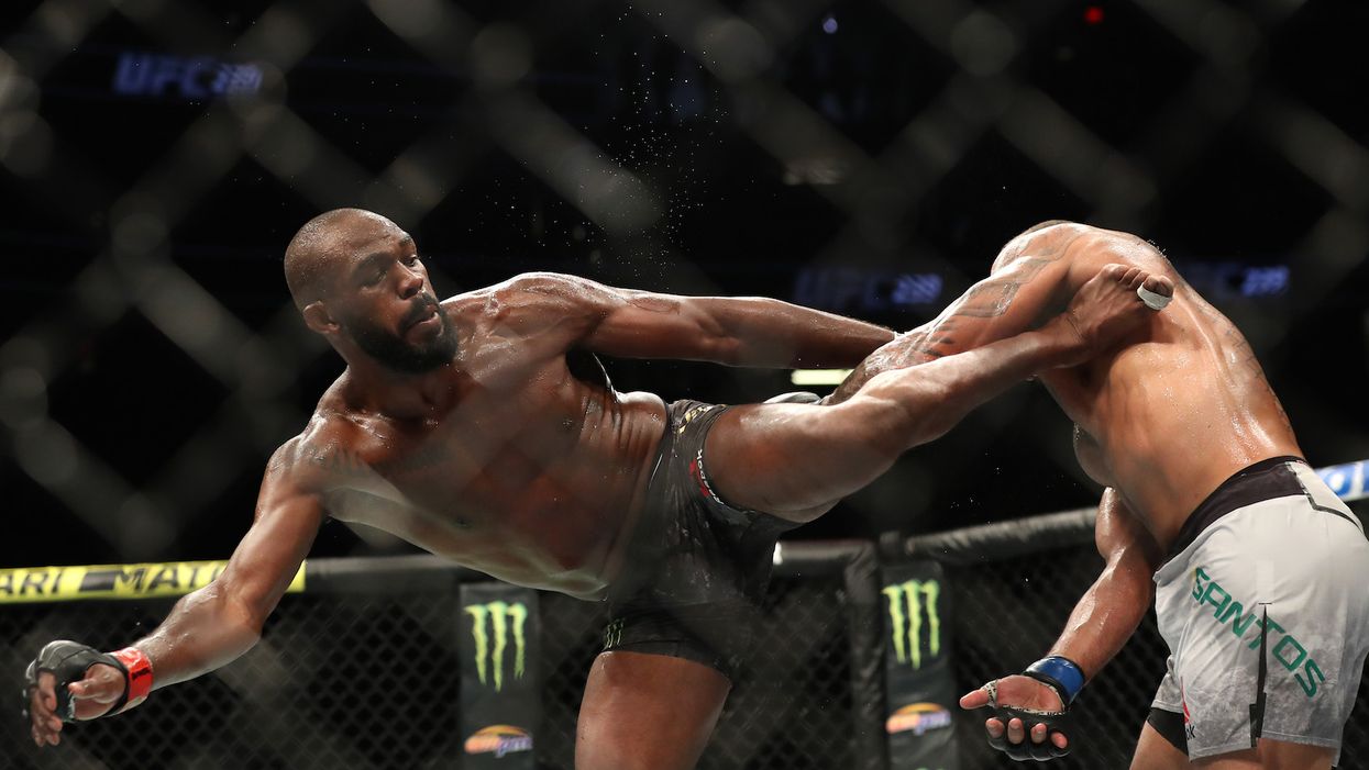 UFC champ Jon Jones confronts rioters in New Mexico