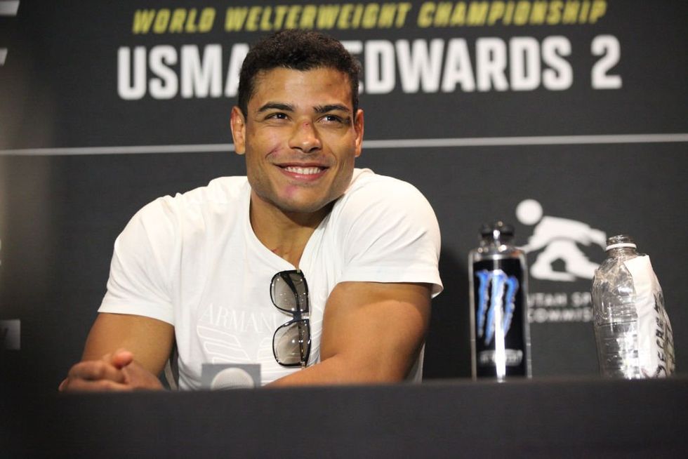 UFC contender Paulo Costa throws one of the worst first pitches of all time before Mets game