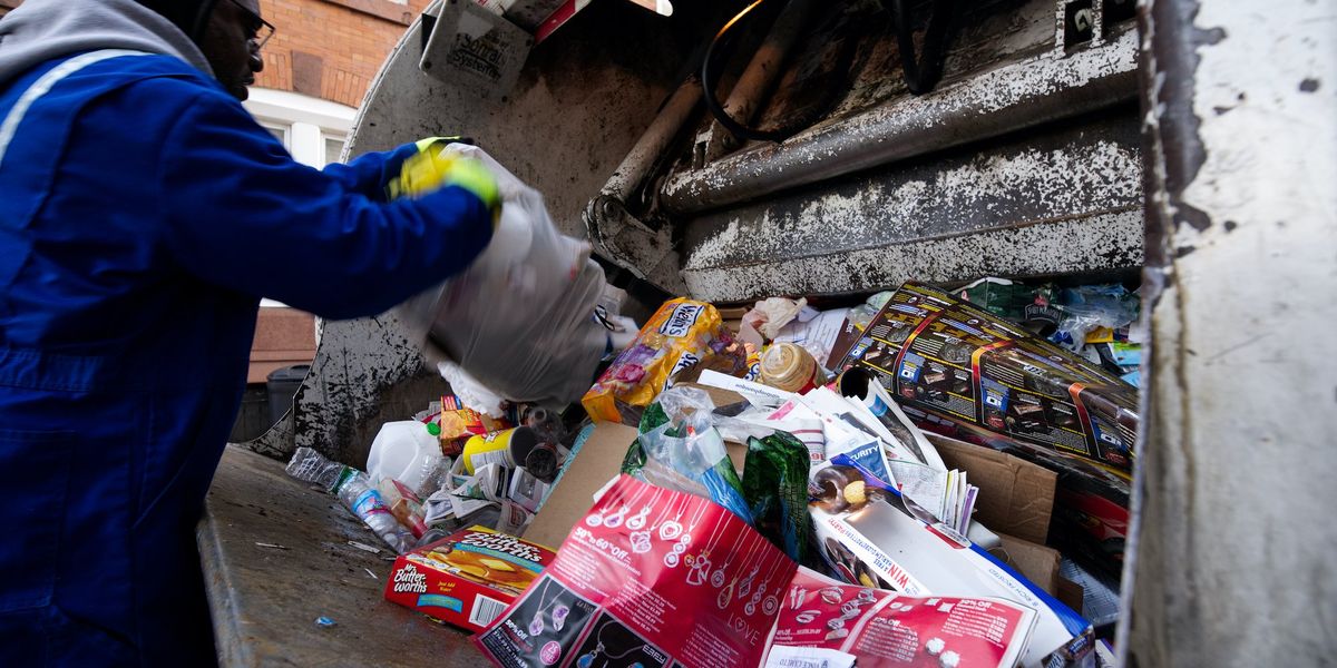 Union members threaten and harass residents who dare drop off garbage during Philadelphia strike: ‘This is disgraceful’ Union members threaten and harass residents who dare drop off garbage during Philadelphia strike: ‘This is disgraceful’