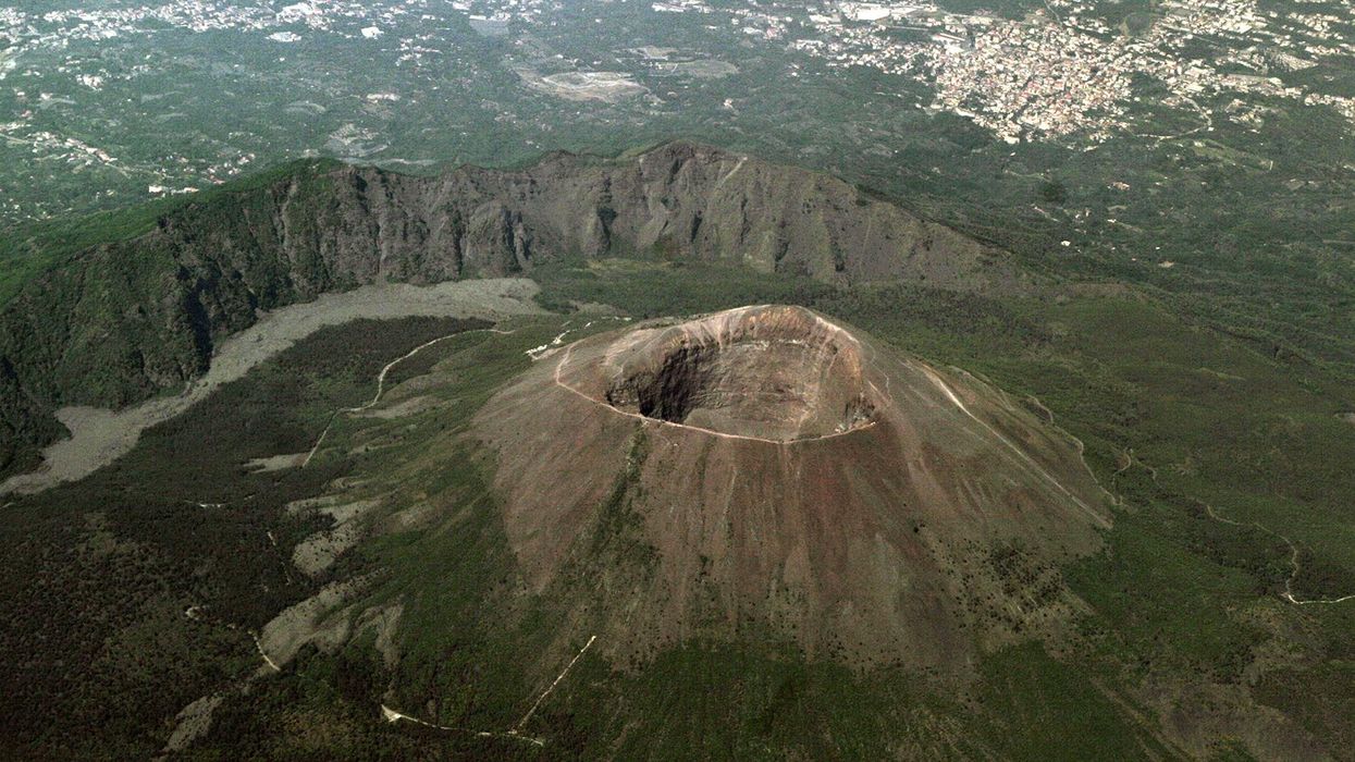 US tourist slips into crater at Mount Vesuvius after taking selfie, lives to tell the tale