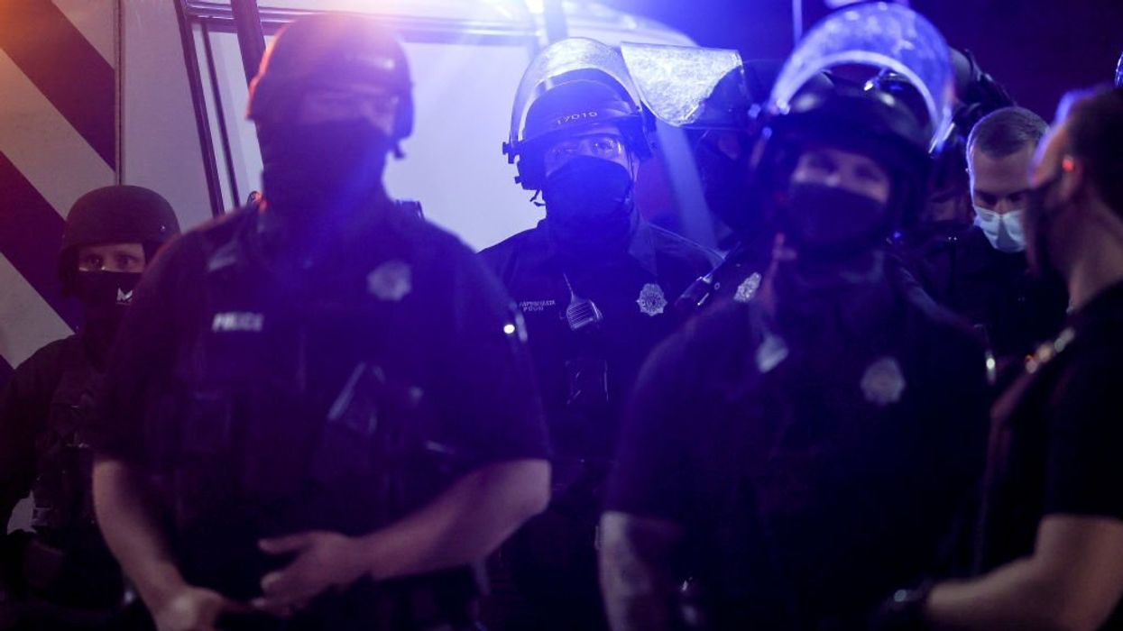 Venezuelan street gang Tren de Aragua given 'green light' to shoot police officers: Reports