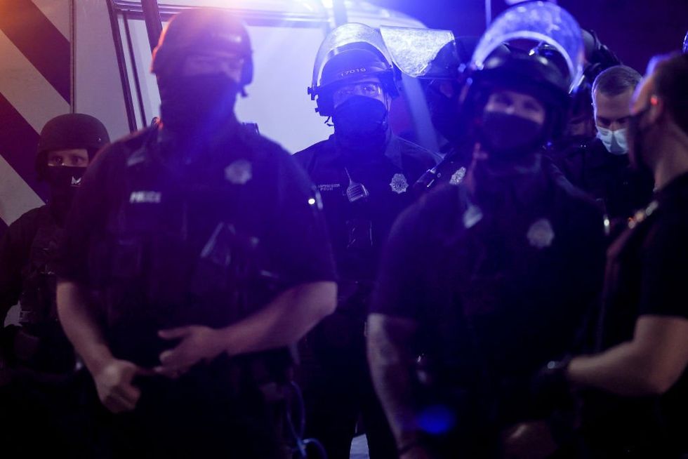 Venezuelan street gang Tren de Aragua given 'green light' to shoot police officers: Reports