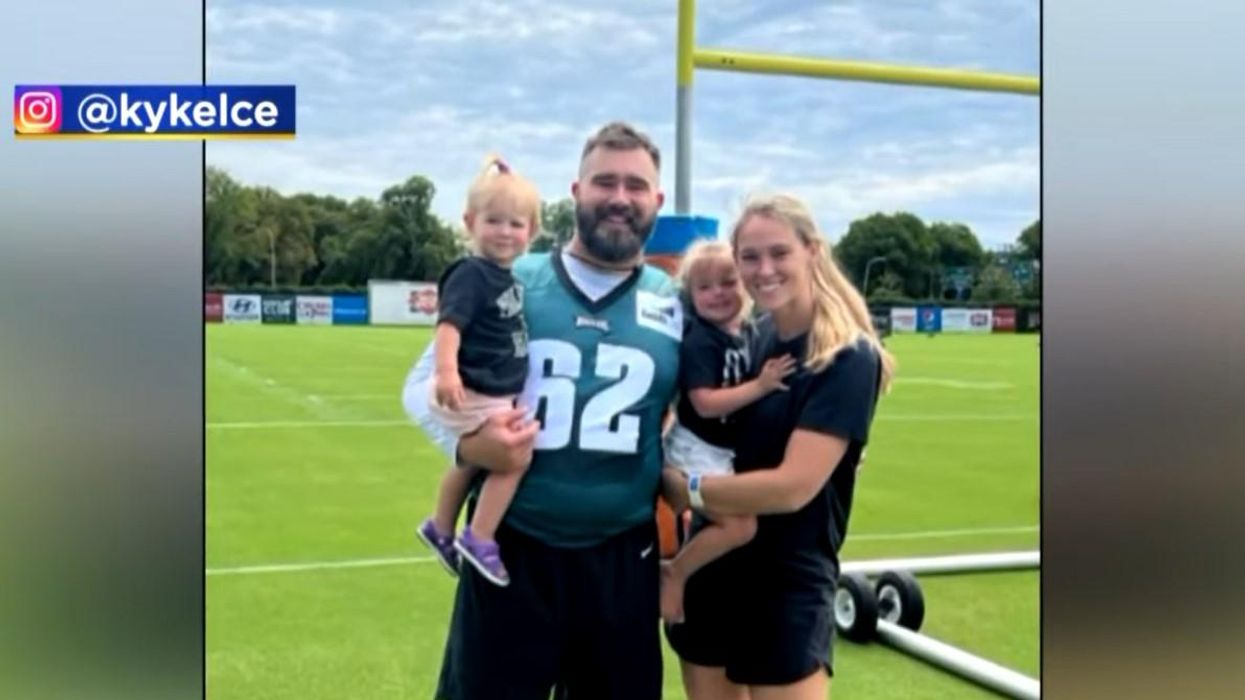 Very pregnant wife of Eagles star to bring 2 OB/GYN doctors to Super Bowl, just in case
