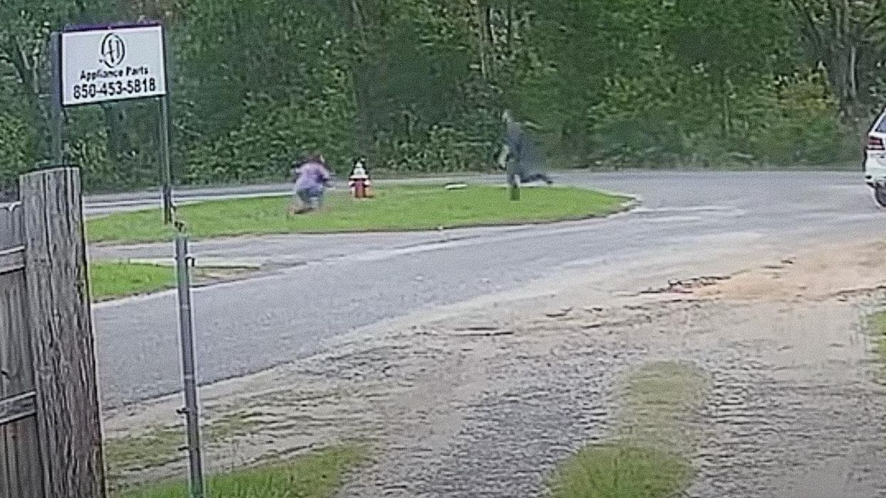 VIDEO: 11-year-old girl bravely fends off armed kidnapping suspect while at a bus stop