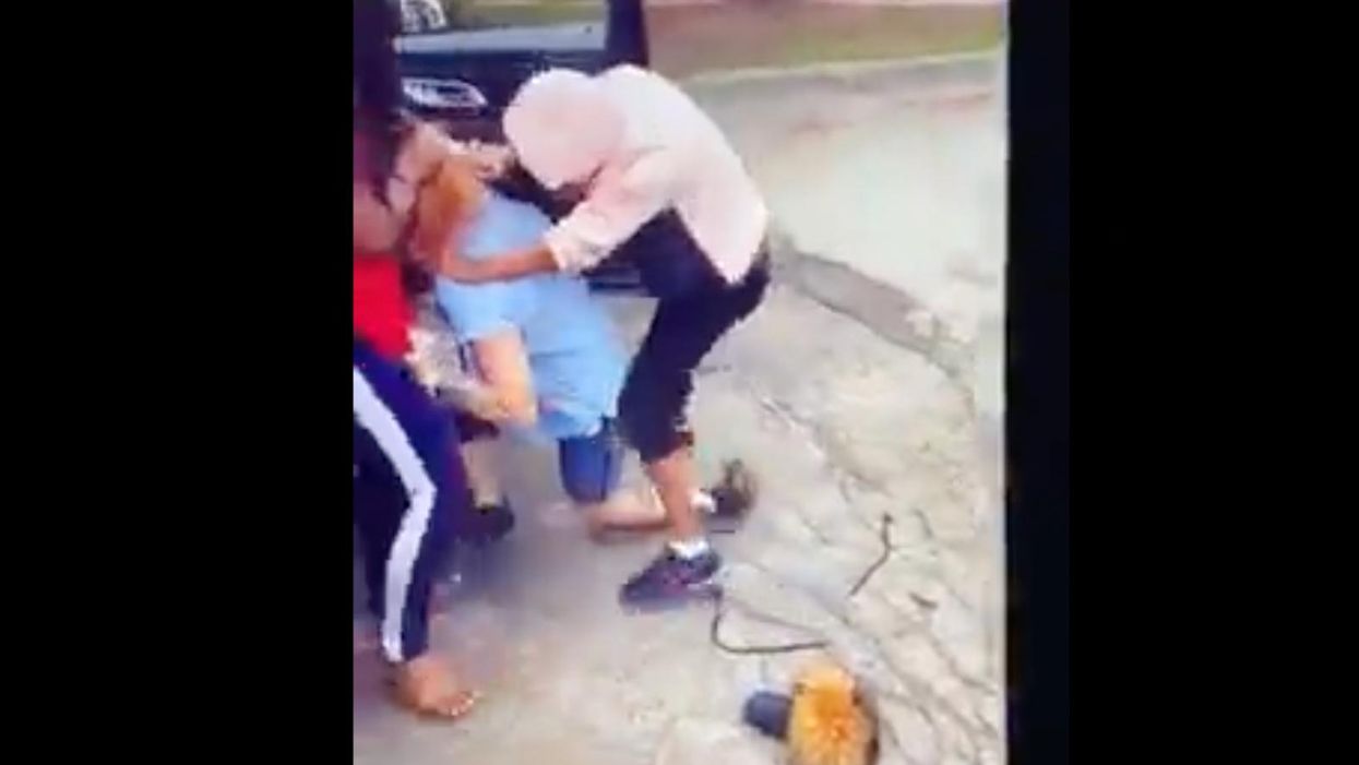 VIDEO: 2 women beat postal worker senseless in stunning attack