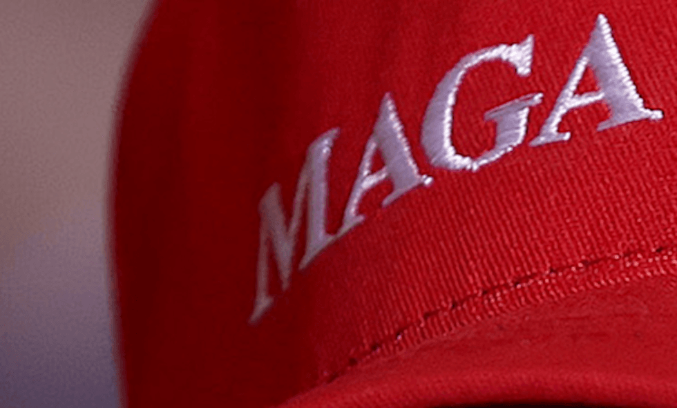 Video: All-out brawl erupts between adult male with MAGA hat and more than a dozen apparent HS students at ICE protest