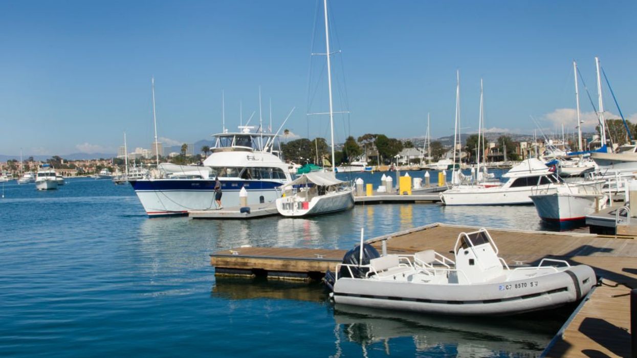 Video: Another group of suspected illegal aliens arrives in California by boat — then quickly flees scene on foot