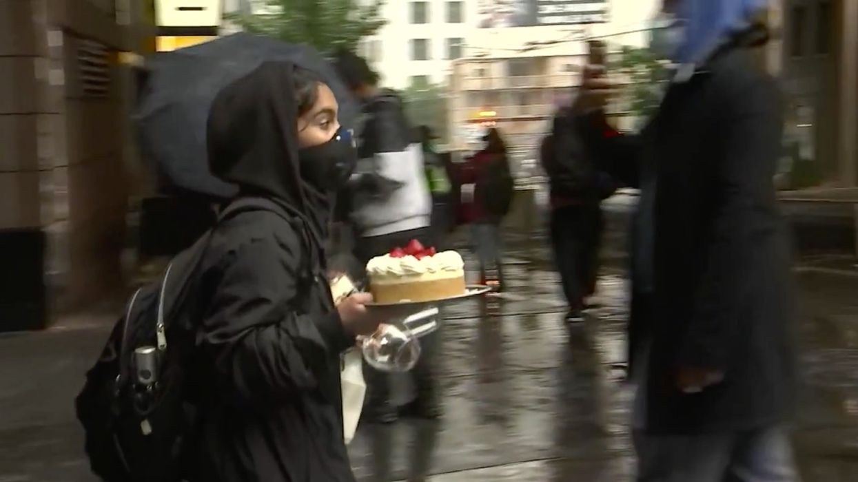 VIDEO: As violent protests, looting overwhelmed Seattle, one woman had her eye on a very specific item: cheesecake