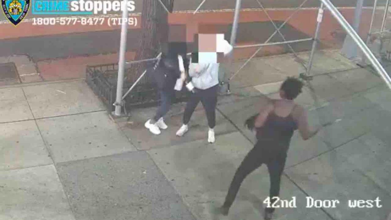 VIDEO: Asian women attacked from behind by hammer-wielding suspect on NYC sidewalk